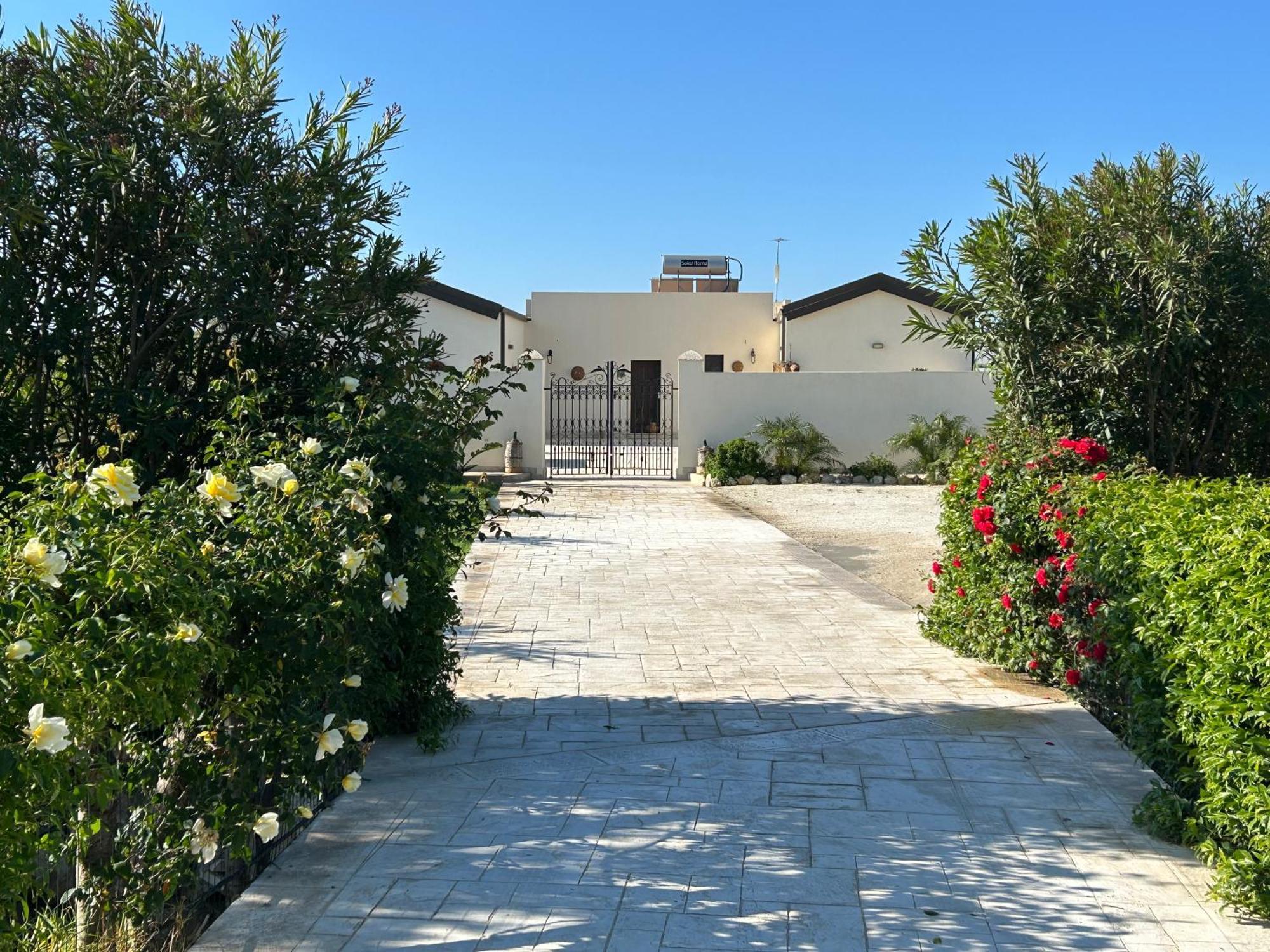 Baglio Il Gelso E L'Ulivo Appartamento Il Carrubo Reitani Exteriör bild
